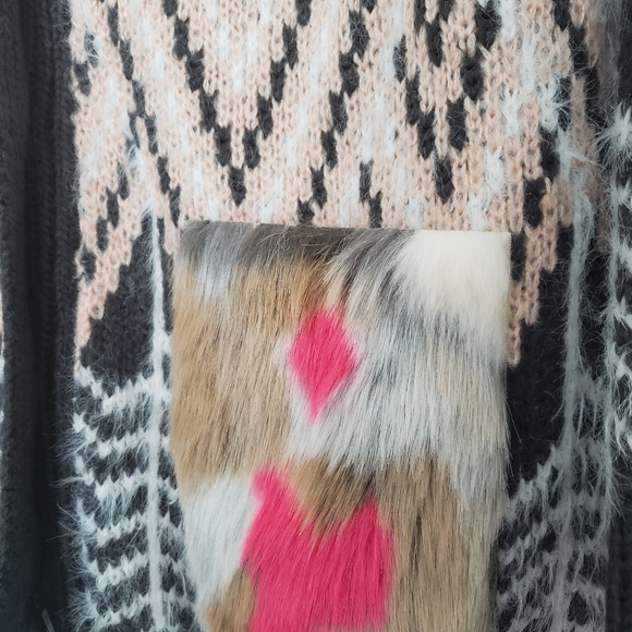 Brand New Oversized Patterned Sweater - Picture 2 of 4